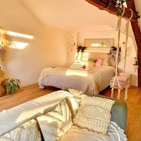 Ici A 7 Min De Graslin En Bus