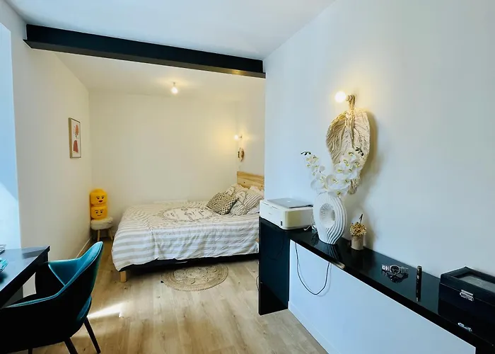 Ici A 7 Min De Graslin En Bus Apartmán